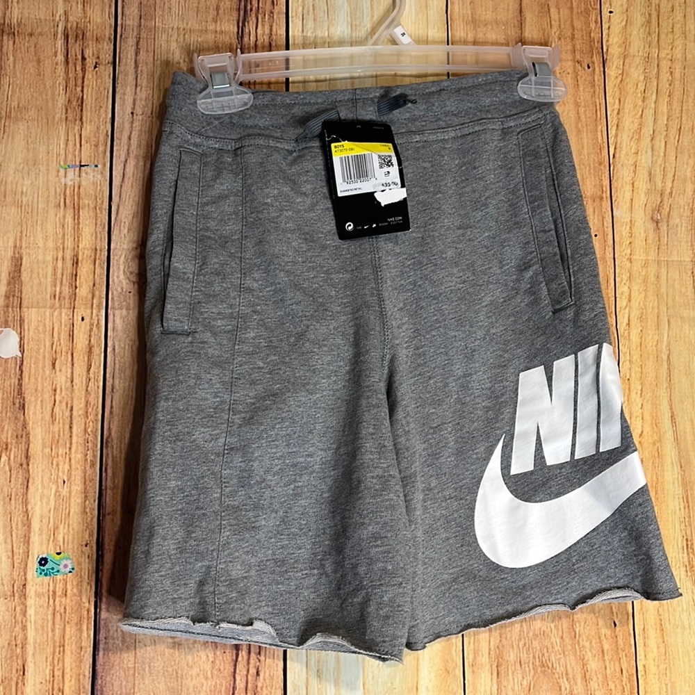 Boys Size small Nike Shorts NWT